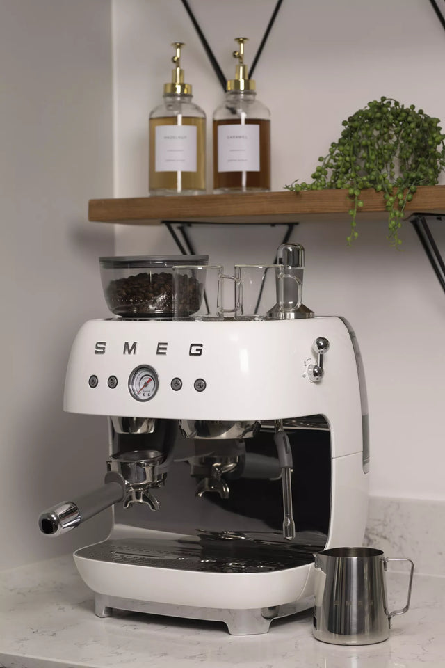 Smeg EGF03WHUK Retro Espresso Coffee Machine with Grinder in White